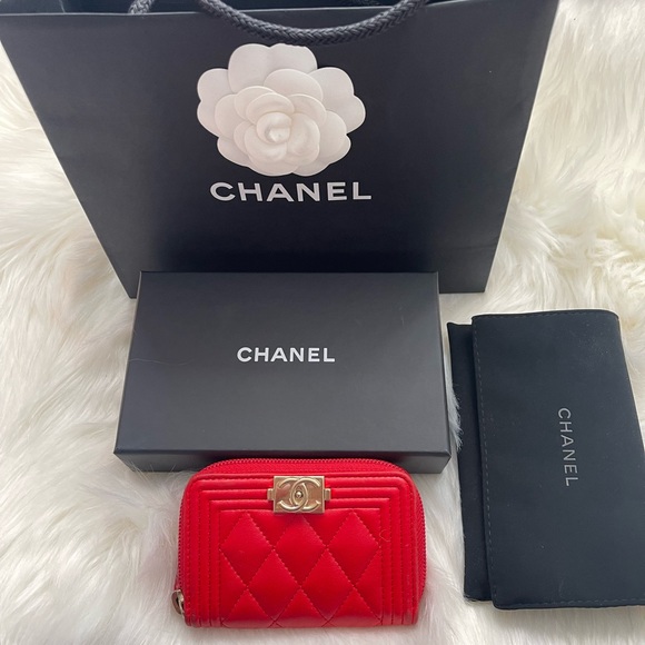 ❤️CHANEL❤️
Lambskin Boy Zip Around Coin Purse